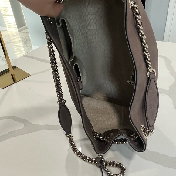 Classic Gucci Suede Leather Soho Medium in Taupe color. - Picture 8 of 16